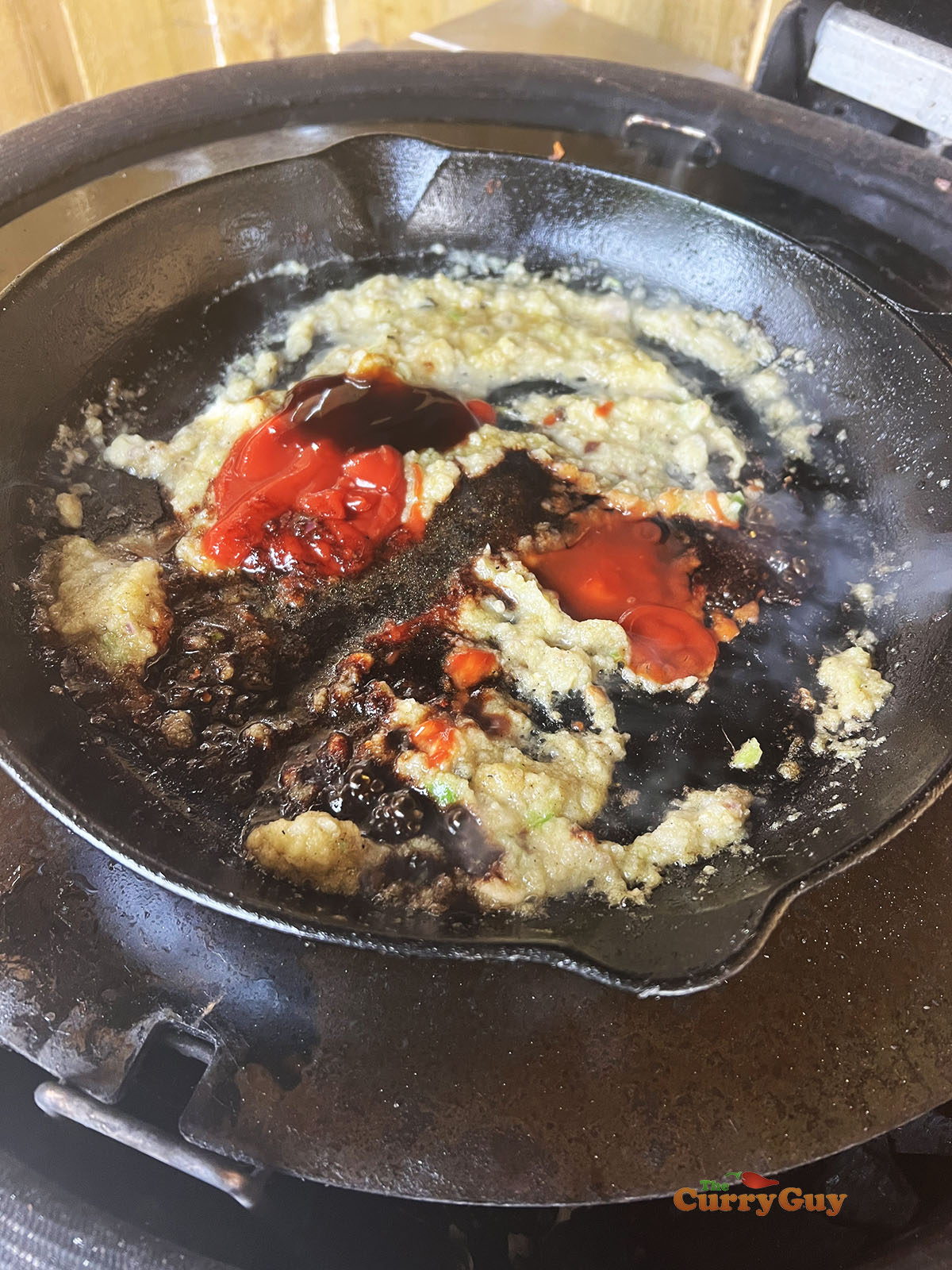 Preparing the onion sauce