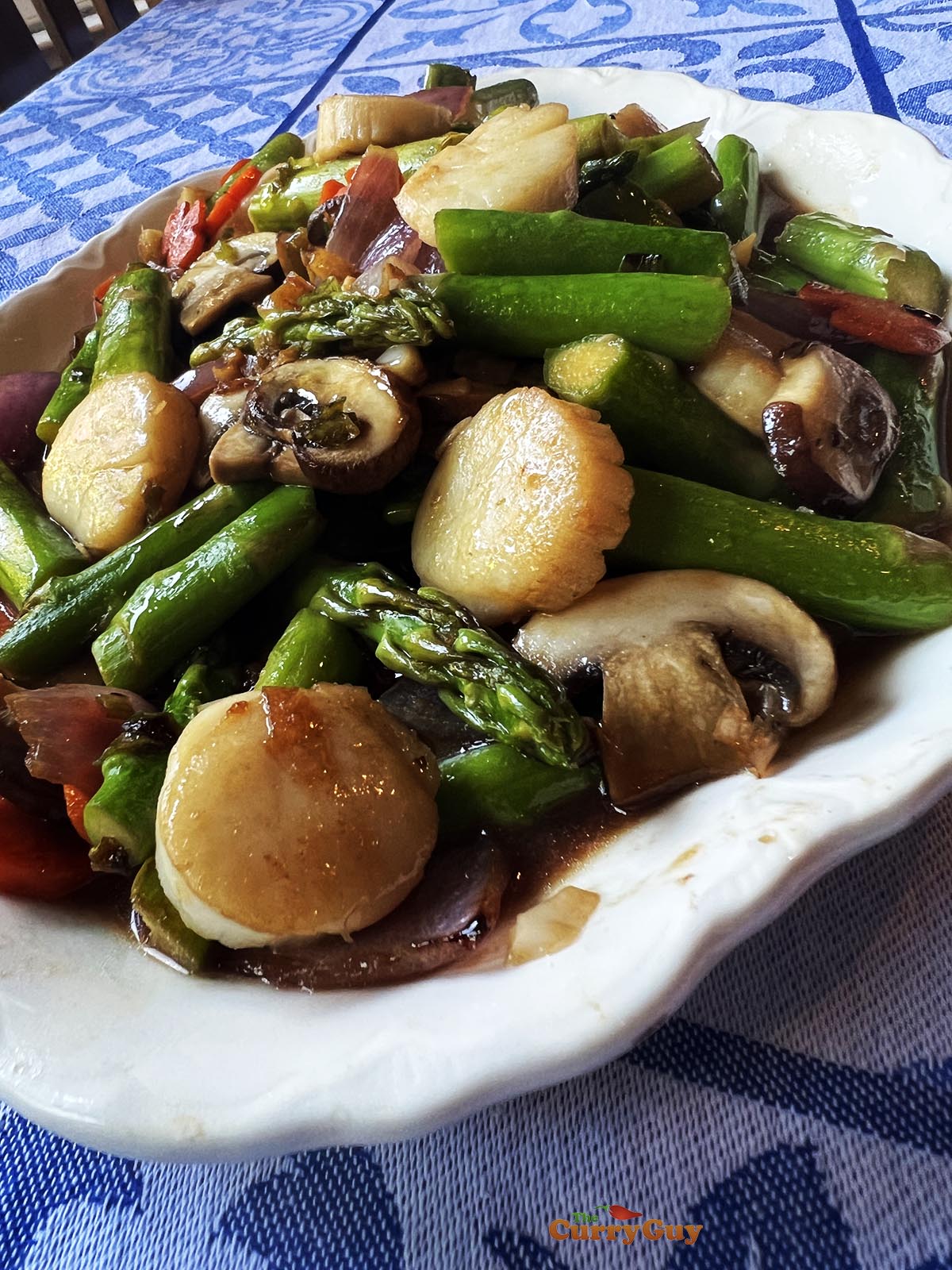 Chinese scallops with asparagus