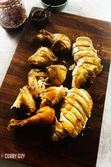 The sliced soy sauce chicken