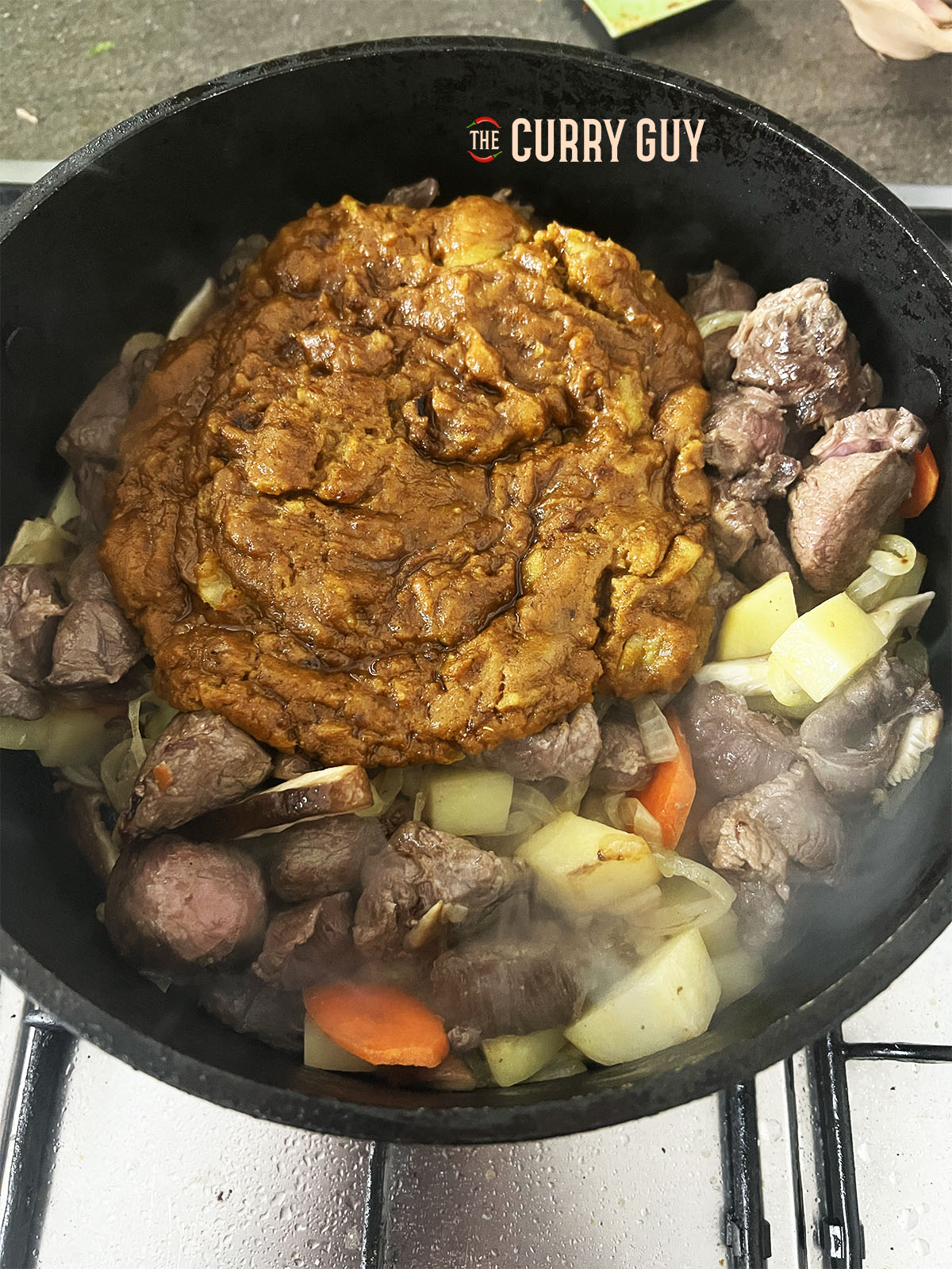 Returning the roux to the pan.