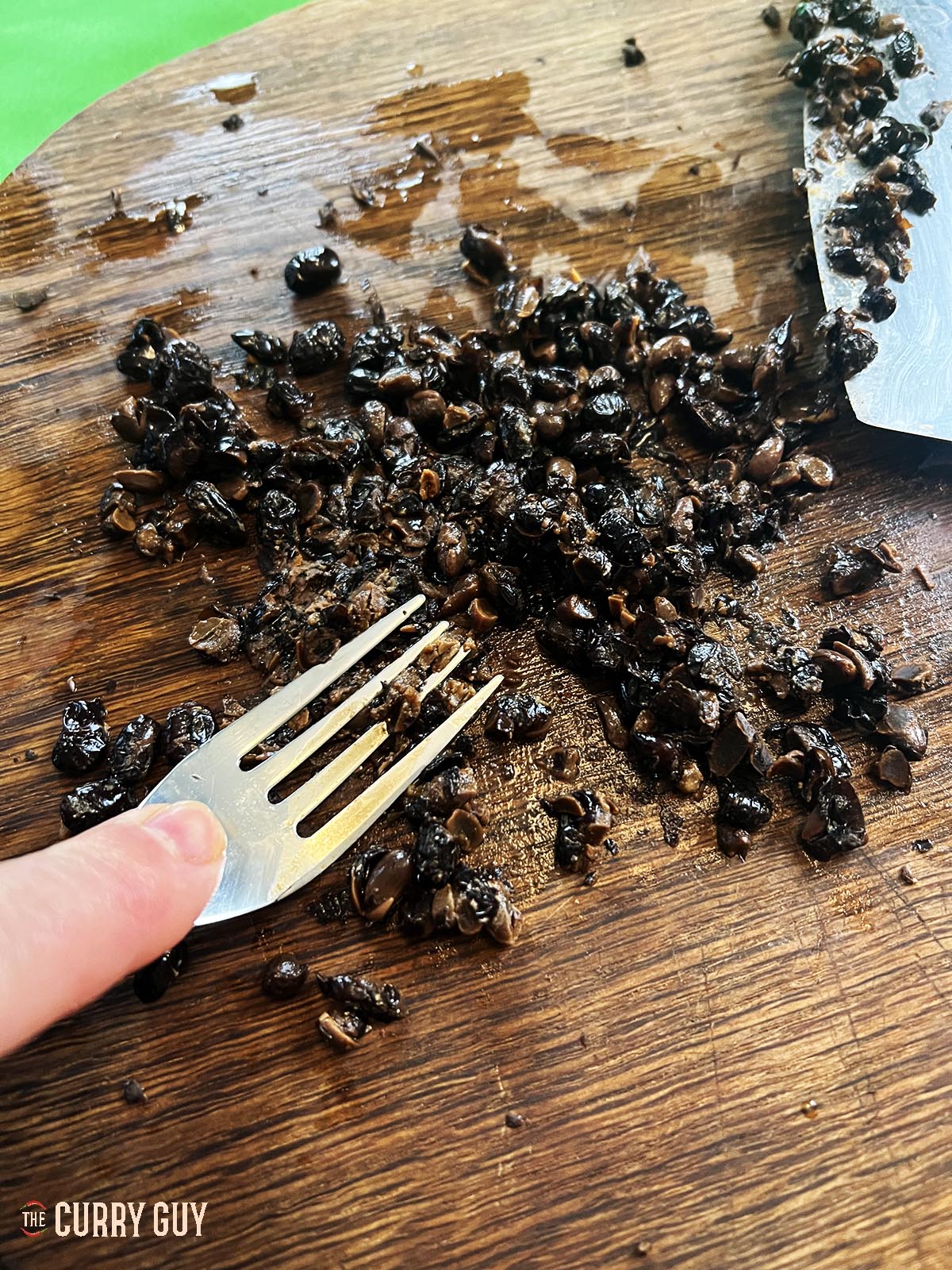 Smashing soaked black beans.