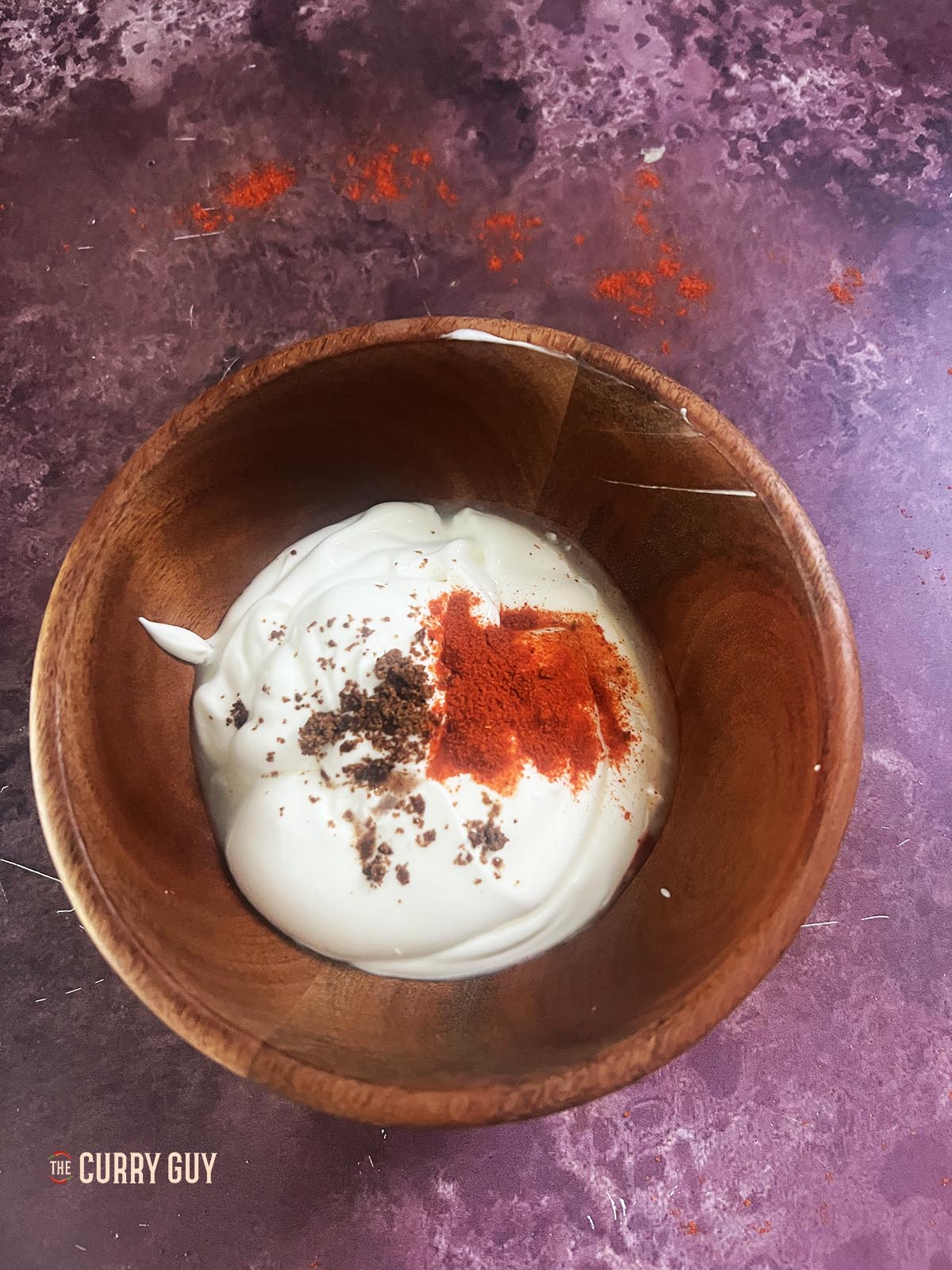 Ingredients for yoghurt sauce.