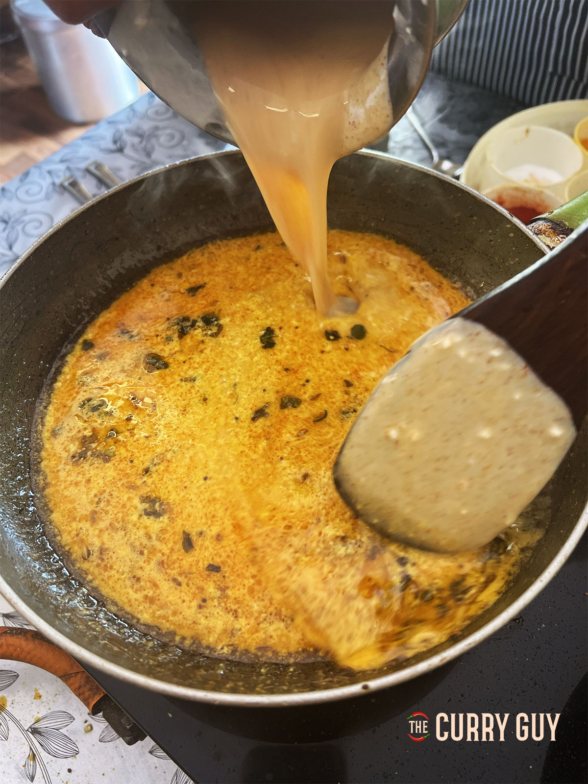 Pouring the remaining sauce into the pan.