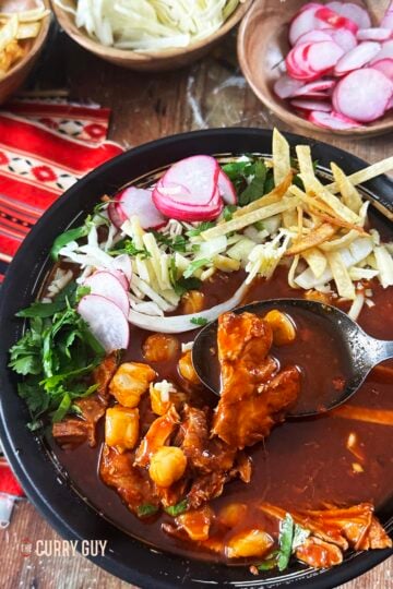 Pizole rojo topped with a selection of popular garnishes.