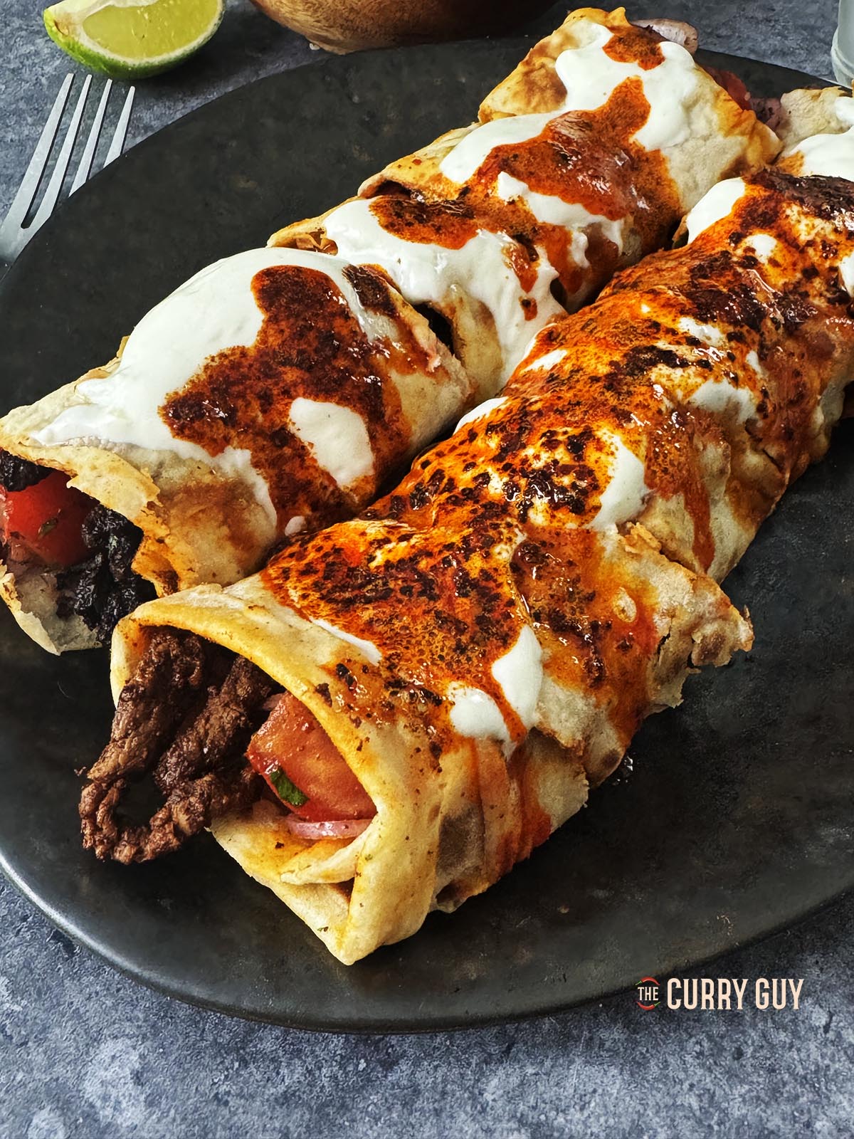 Serving the tantuni at the table.