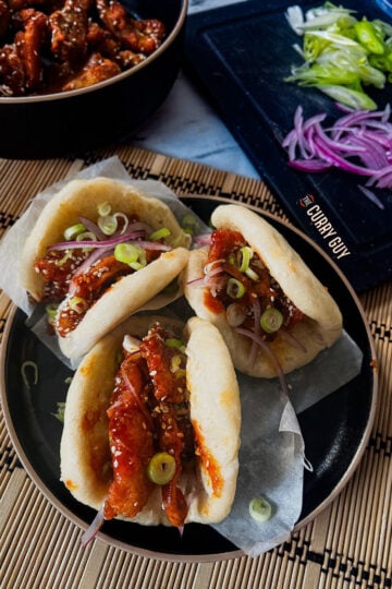 Chicken bao served up on with fresh toppings