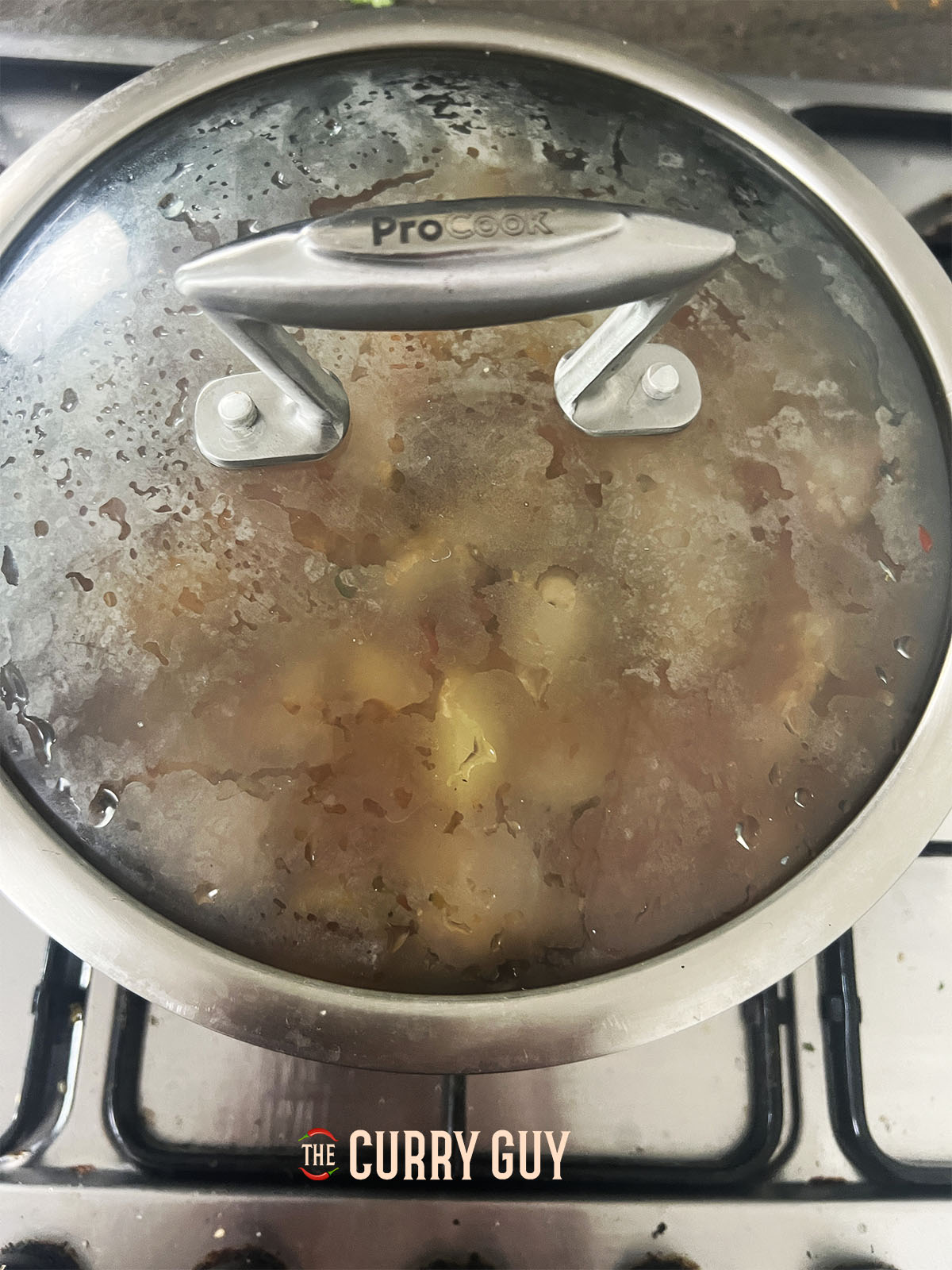 Covering the pan to simmer the curry for 45 minutes. 