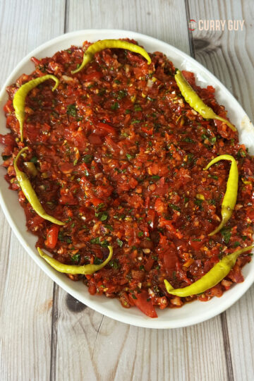 Ezme salad on a serving plate.