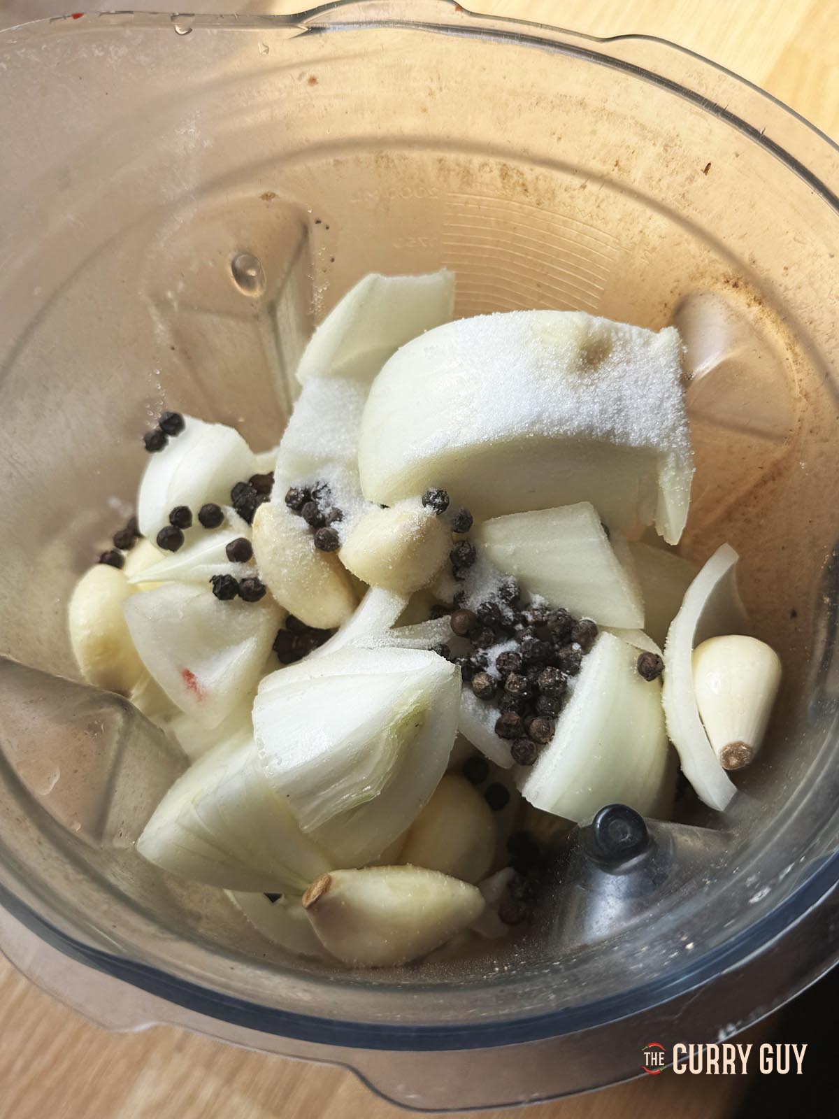 Blending the onions, garlic, salt and peppercorns to a thick paste.