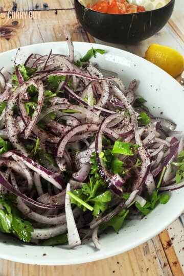 Turkish onion salad in a serving bowl.