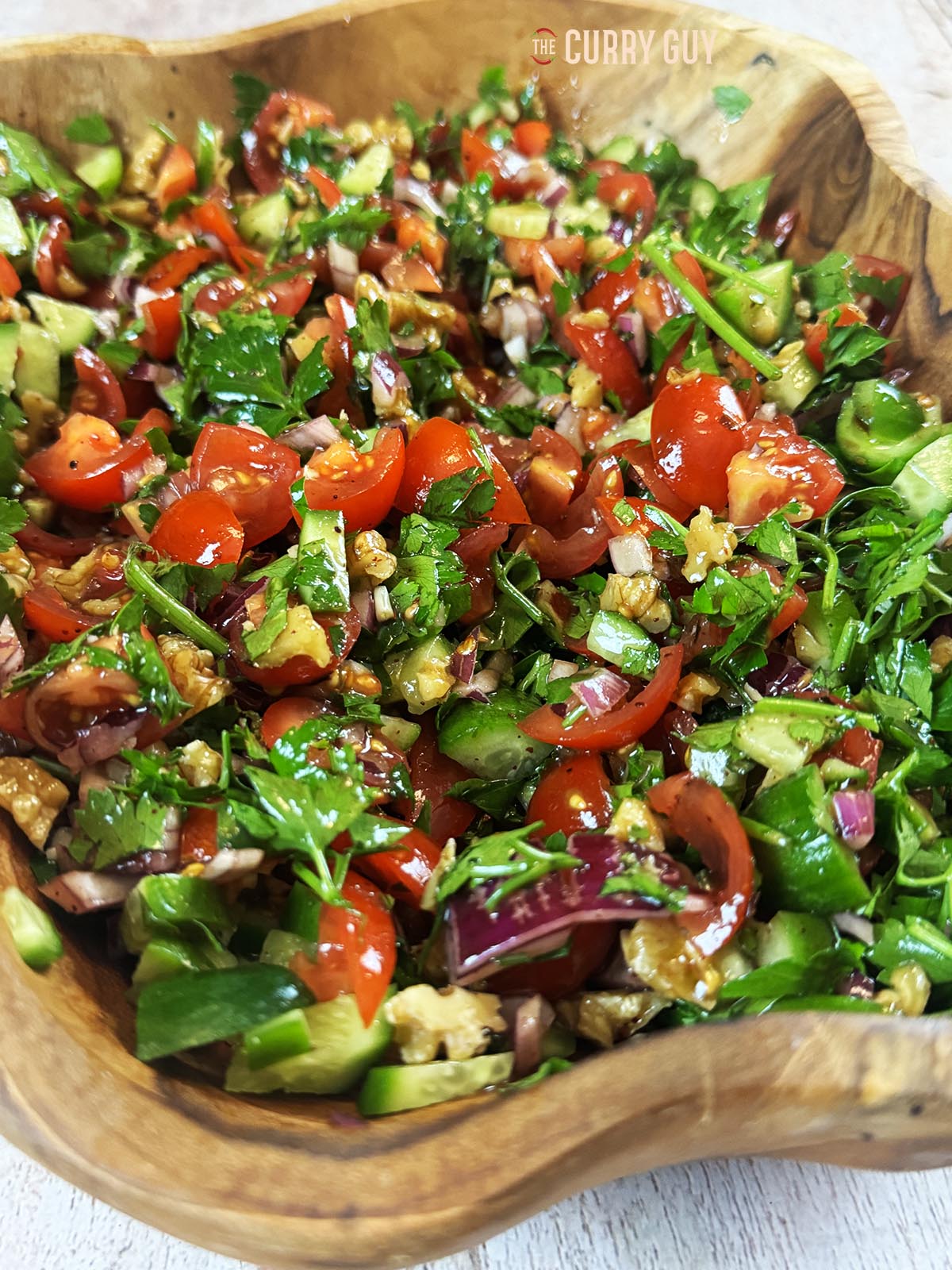 gavurdagi salad in a wooden salad bowl ready to serve.