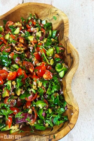 gavurdagi salad in a salad bowl ready to serve.