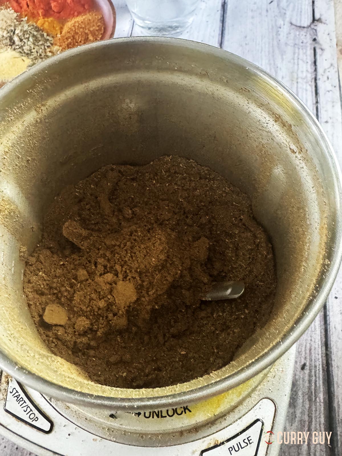 The whole spices after grinding to a powder.