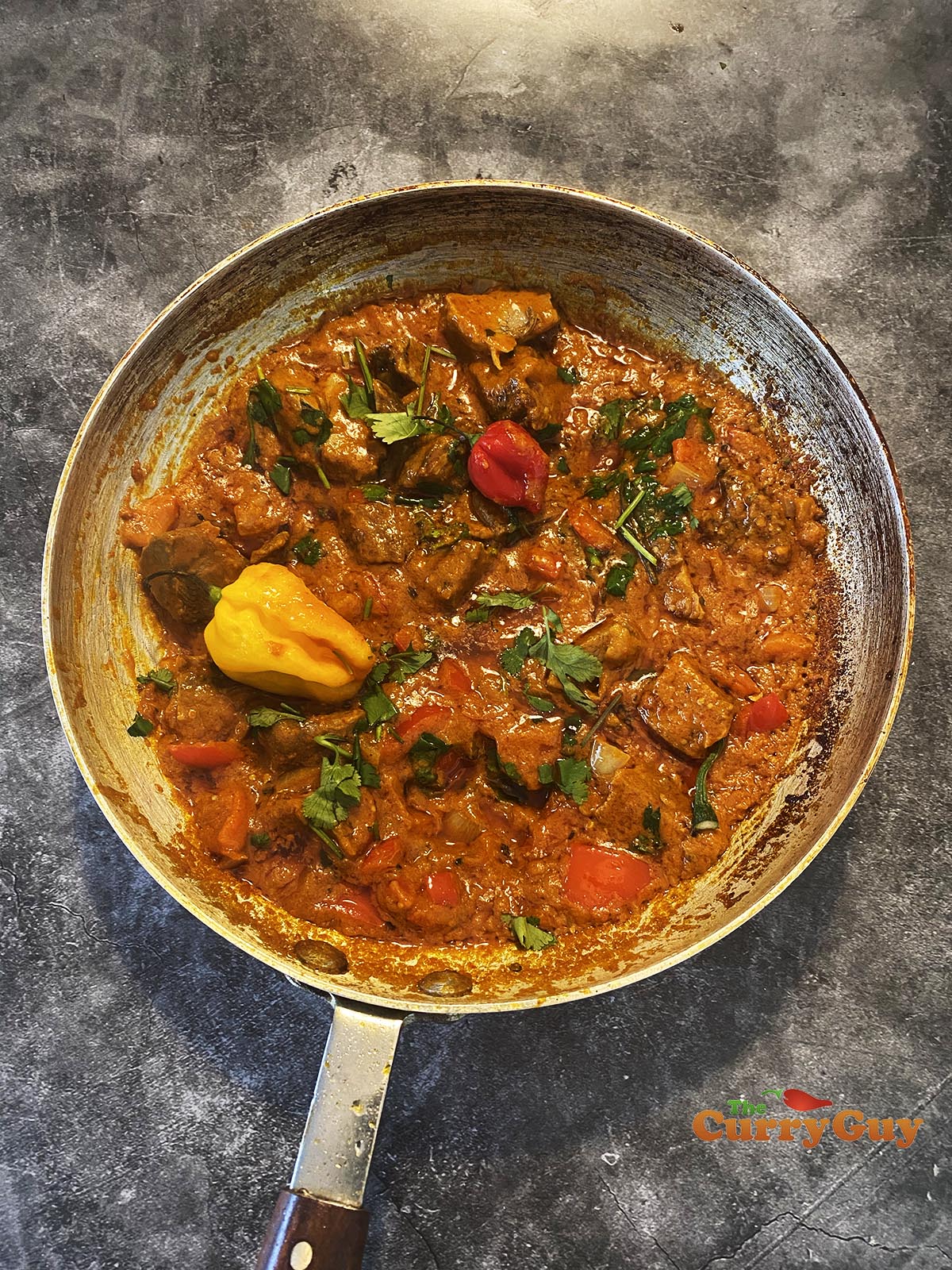 finished phaal curry in pan