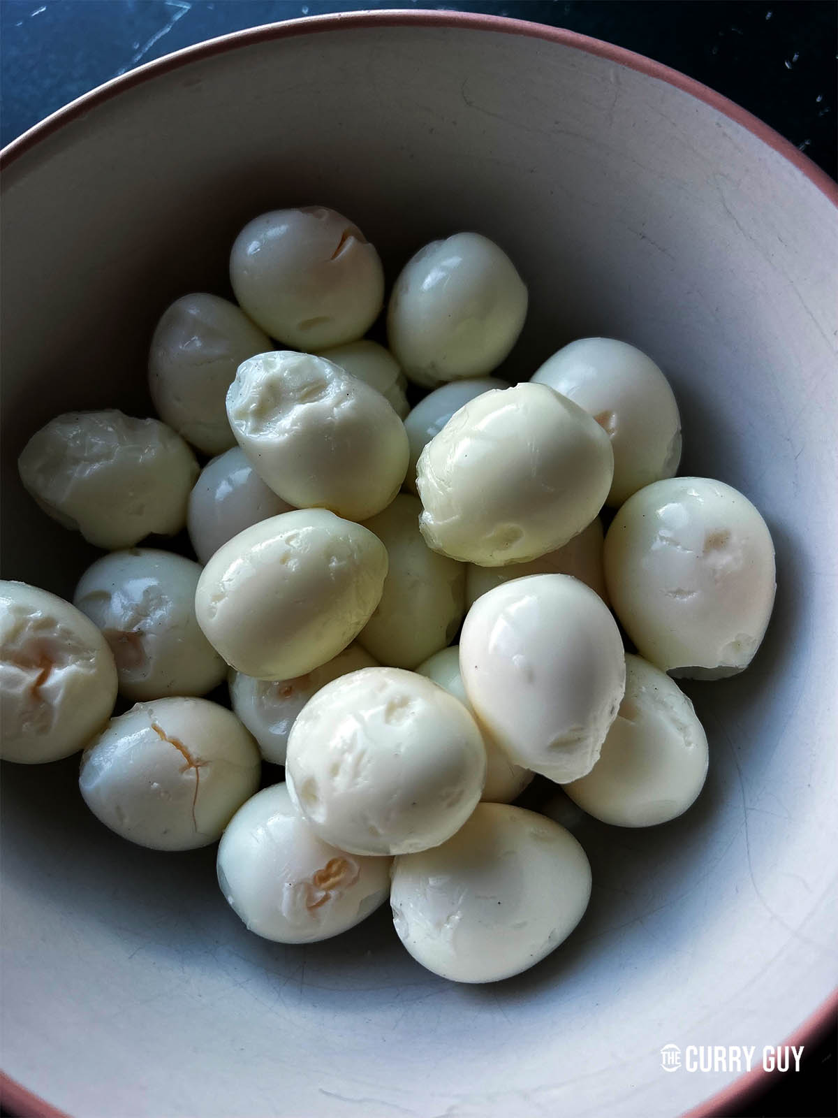 The boiled quail eggs after peeling.