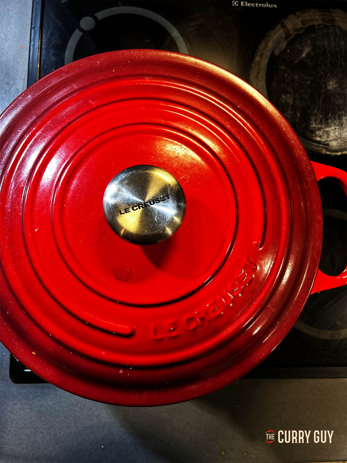 Covering the pot of curry to simmer.