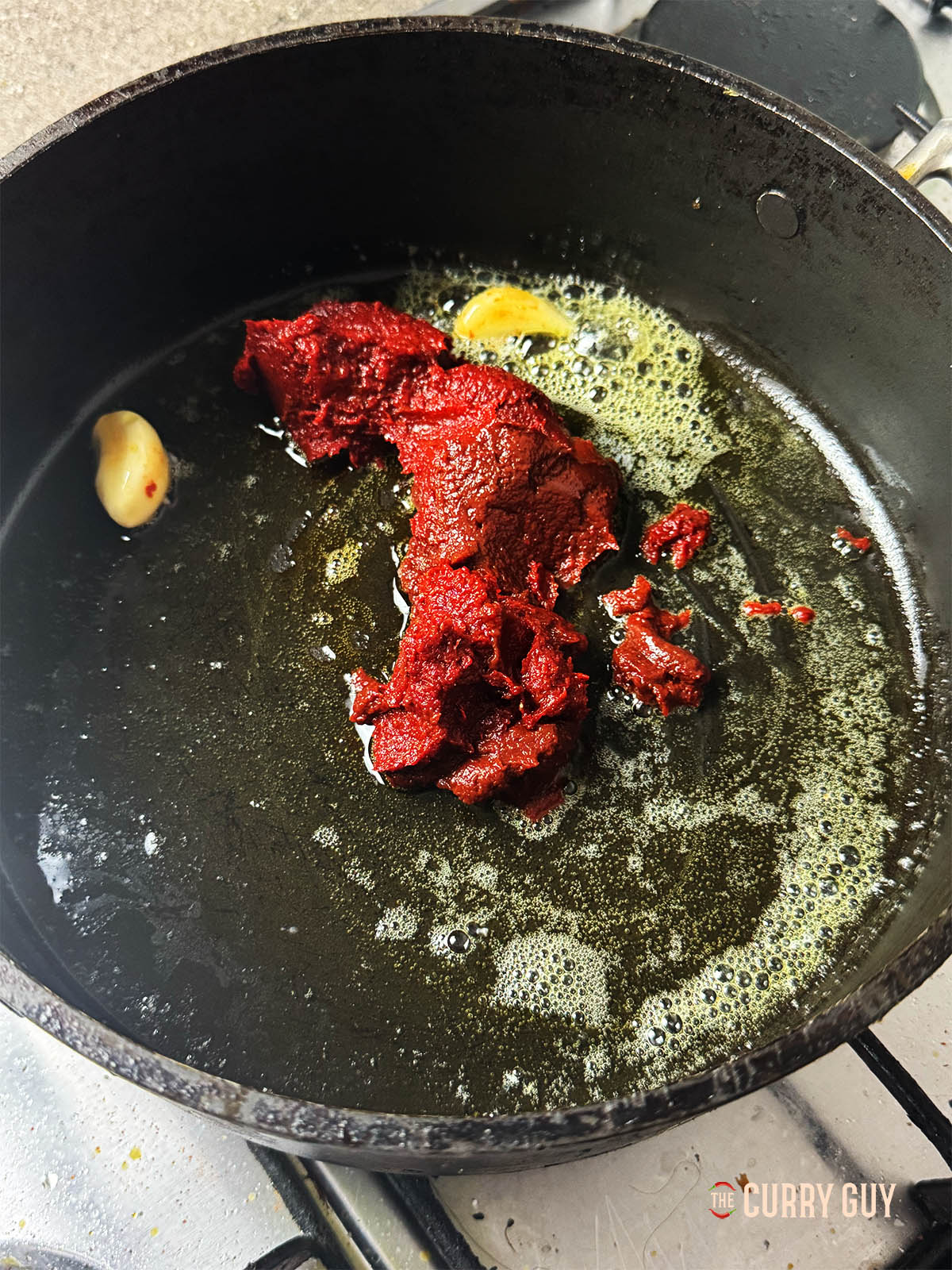 Frying the garlic, tomato paste and pepper paste in olive oil and butter.